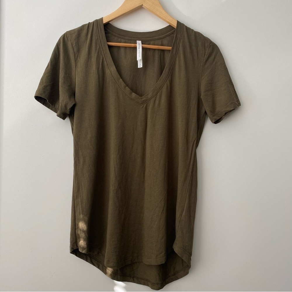 Babaton | Aritzia Pima Cotton Blend V-Neck Rounded Hem Short Sleeves Tee